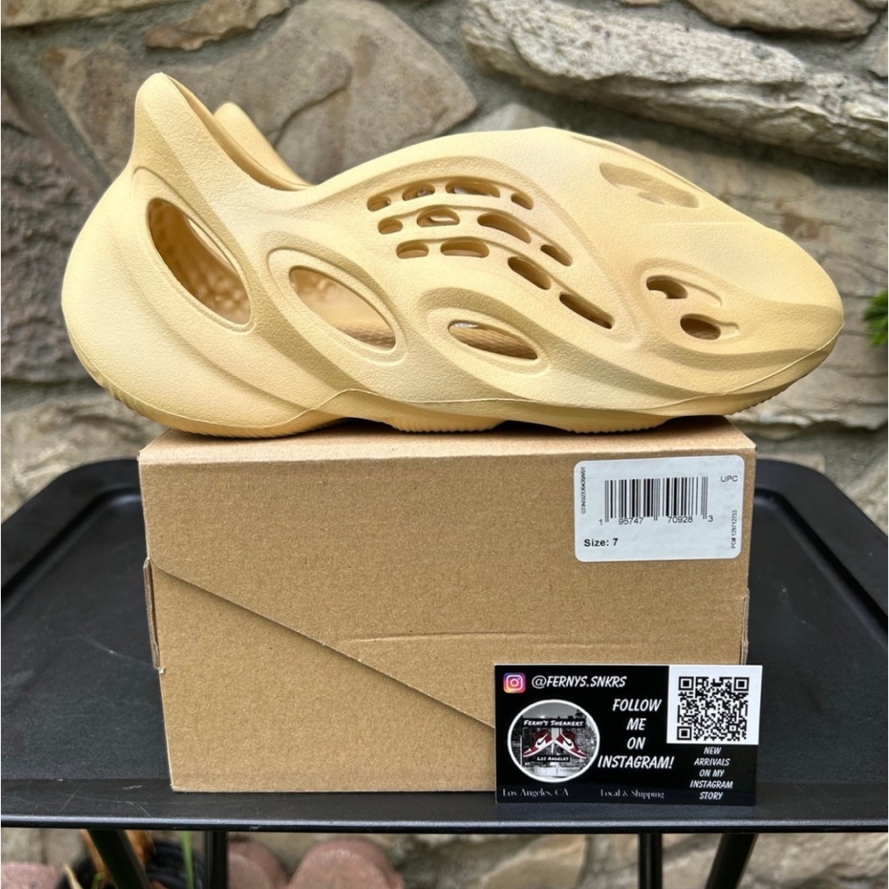 Adidas Yeezy Foam RNR “Desert Sand” Size 7 Men’s